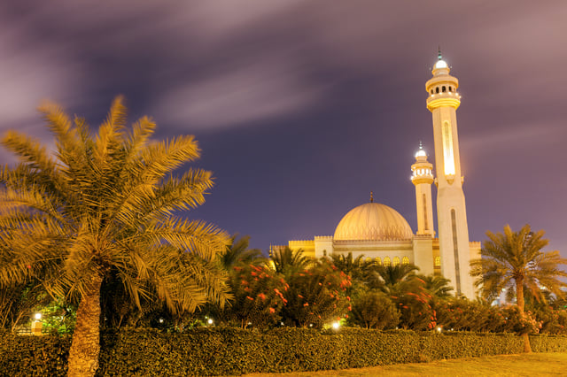Al Fateh Grand Mosque at night